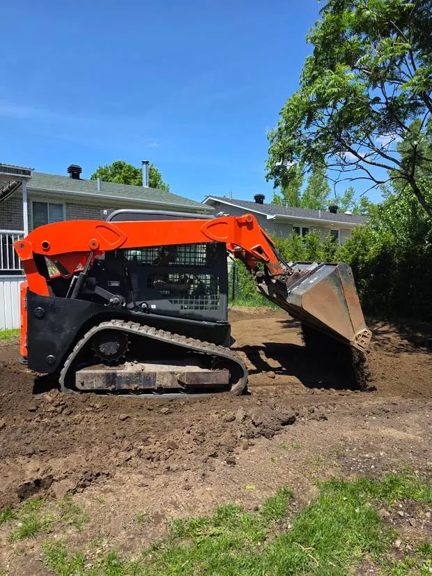 Nivellement et terre de finition au skid steer